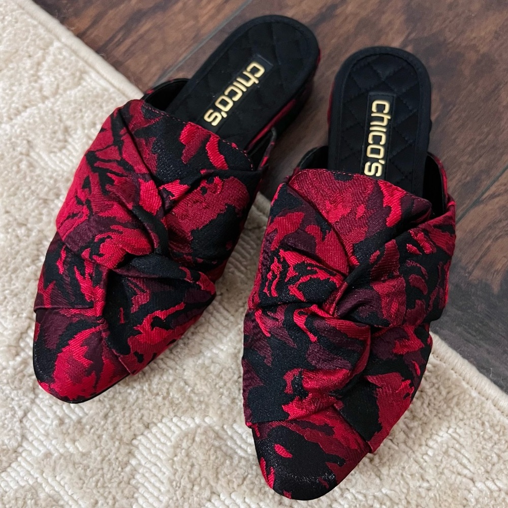 Chico's Black/Red Kyla Rose Jacquard Mules Size 6M NWT Romantic Slip On